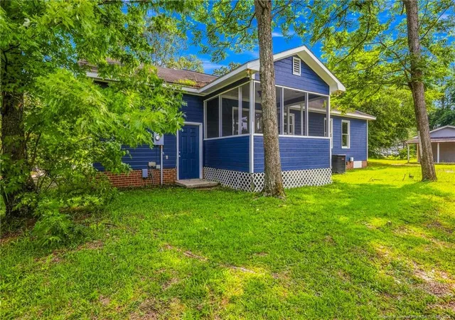 Photo 4 of Sale Pending at 302 W 6th Avenue, Raeford, NC 28376 | MLS# 769583 | Listing updated on 2026-10-02