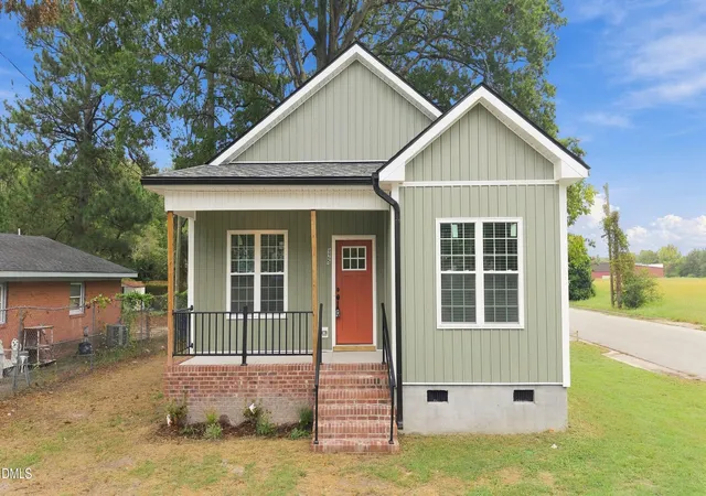 Photo 1 of Single family home for sale at 925 Branch St, Rocky Mount, NC 27801 | MLS# 10194259 | Listing updated on 2026-09-29
