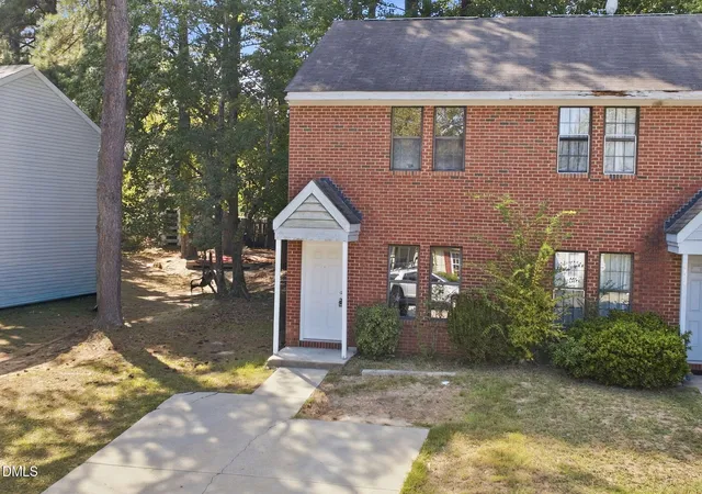 Photo 3 of Townhouse for sale at 2714 Big Oak St, Raleigh, NC 27610 | MLS# 10194338 | Listing updated on 2026-09-23