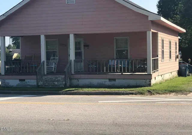 Photo 1 of Single family home for sale at 201 W Granville St, Dunn, NC 28334 | MLS# 10194302 | Listing updated on 2026-09-23