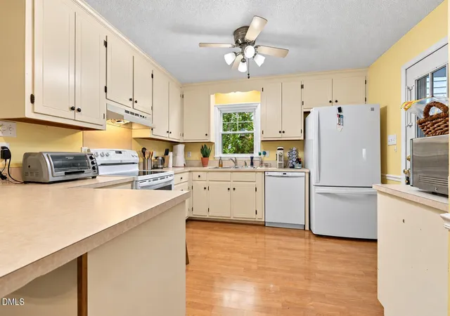 Photo 4 of Single family home for sale at 2526 Hardwood Ln, Hillsborough, NC 27278 | MLS# 10198463 | Listing updated on 2026-10-26