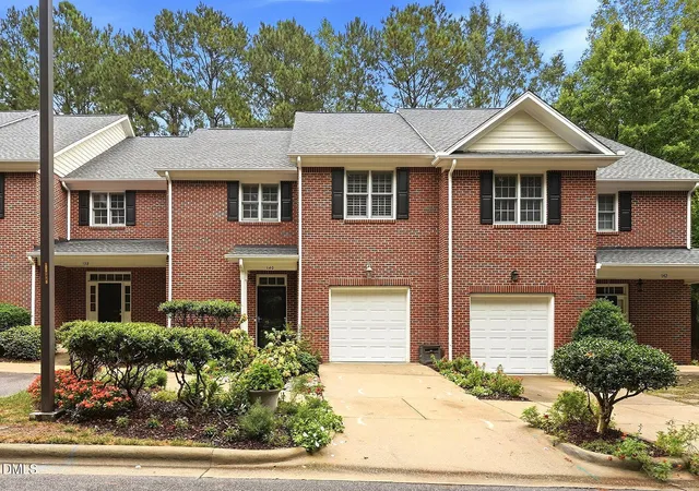 Townhouse for sale at 140 Tuska Hills Dr, Holly Springs, NC 27540 | MLS# 10194528