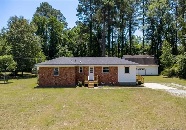 Photo 3 of Single family home for sale at 108 Mcnatt St, Maxton, NC 28364 | MLS# 769776 | Listing updated on 2026-10-03