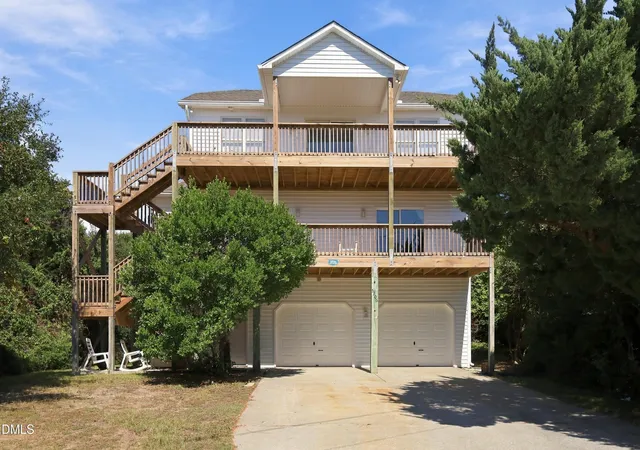 Photo 1 of Single family home for sale at 5706 Beach View Ln, Emerald Isle, NC 28594 | MLS# 10196758 | Listing updated on 2026-10-06