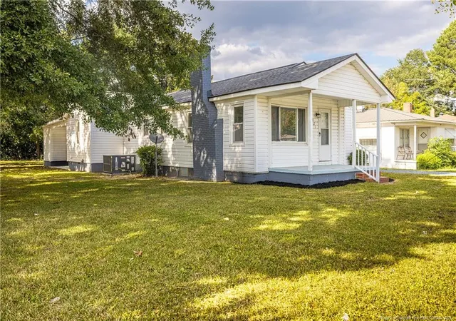 Photo 1 of Single family home for sale at 321 Martin Luther King Blvd, Clinton, NC 28328 | MLS# 770298 | Listing updated on 2026-10-02