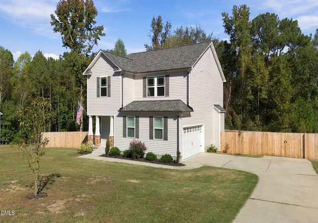 Photo 4 of Single family home for sale at 300 Starry Sky Dr, Benson, NC 27504 | MLS# 10197085 | Listing updated on 2026-10-26