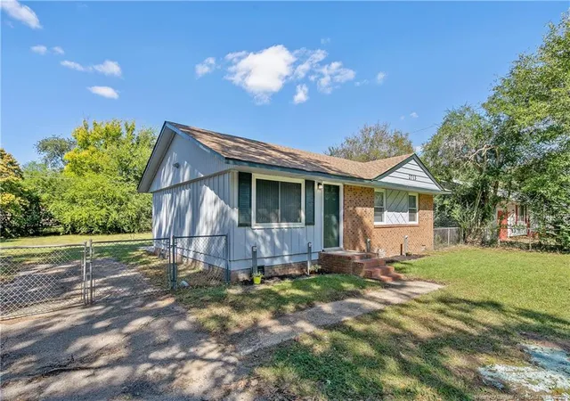 Photo 3 of Single family home for sale at 2713 Daly Ave, Spring Lake, NC 28390 | MLS# 770435 | Listing updated on 2026-10-19