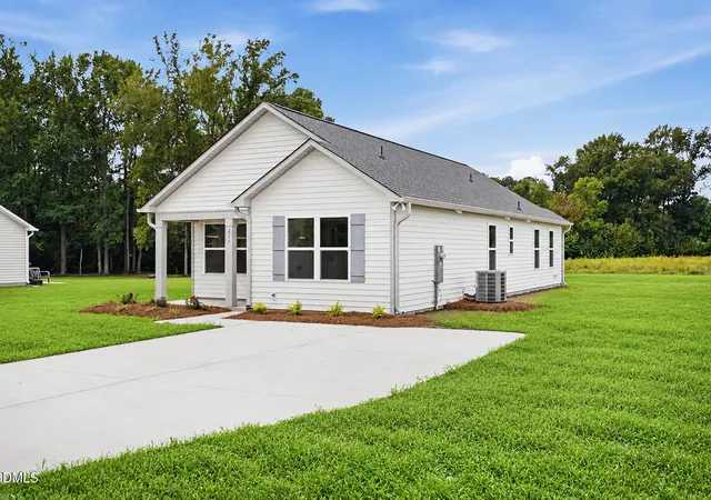 Photo 3 of Sale Pending at 215 Rae St, Warsaw, NC 28398 | MLS# 10197752 | Listing updated on 2026-10-27