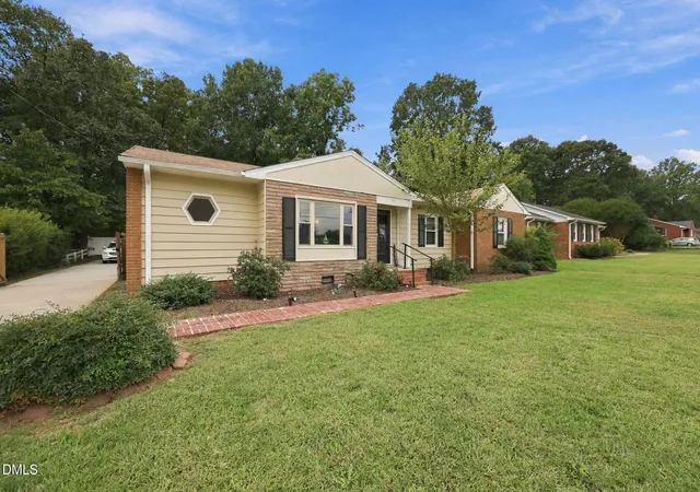 Photo 2 of Single family home for sale at 517 E Pine St, Graham, NC 27253 | MLS# 10199690 | Listing updated on 2026-10-22