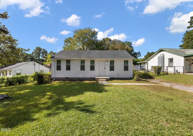 Photo 1 of Single family home for sale at 1721 Bridger St, Fayetteville, NC 28301 | MLS# 10198954 | Listing updated on 2026-10-19