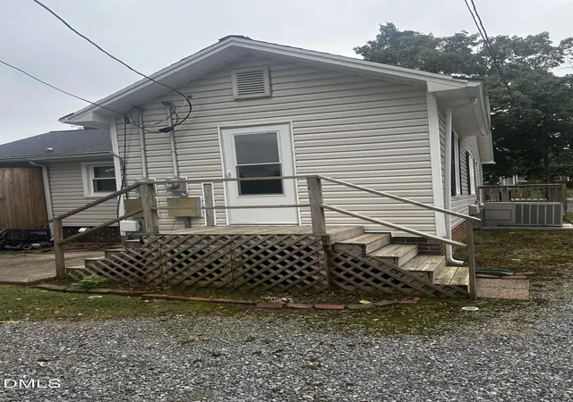 Photo 3 of House for sale at 111 W Summit Ave, Burlington, NC 27215 | MLS# 10197789 | Listing updated on 2026-10-10