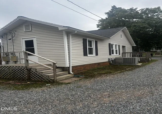 Photo 4 of House for sale at 111 W Summit Ave, Burlington, NC 27215 | MLS# 10197789 | Listing updated on 2026-10-10