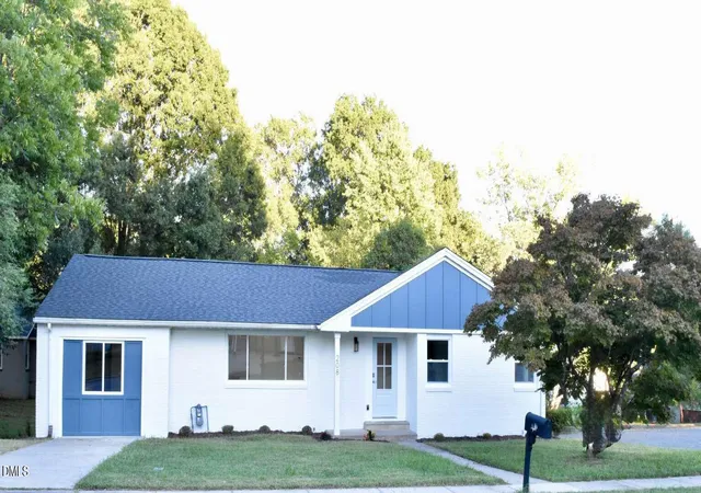 Photo 1 of Single family home for sale at 208 S Saint John St, Burlington, NC 27217 | MLS# 10197853 | Listing updated on 2026-10-29