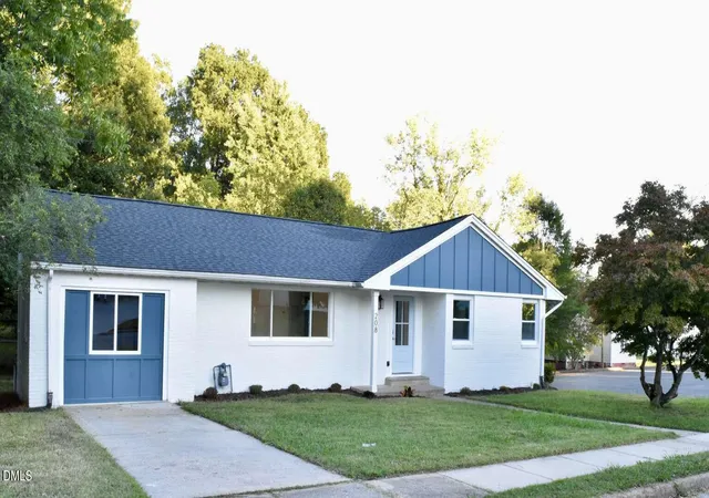Photo 2 of Single family home for sale at 208 S Saint John St, Burlington, NC 27217 | MLS# 10197853 | Listing updated on 2026-10-29