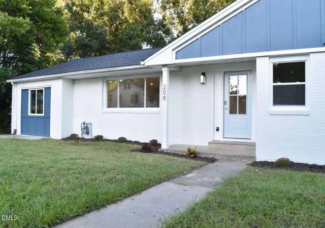 Photo 3 of Single family home for sale at 208 S Saint John St, Burlington, NC 27217 | MLS# 10197853 | Listing updated on 2026-10-29