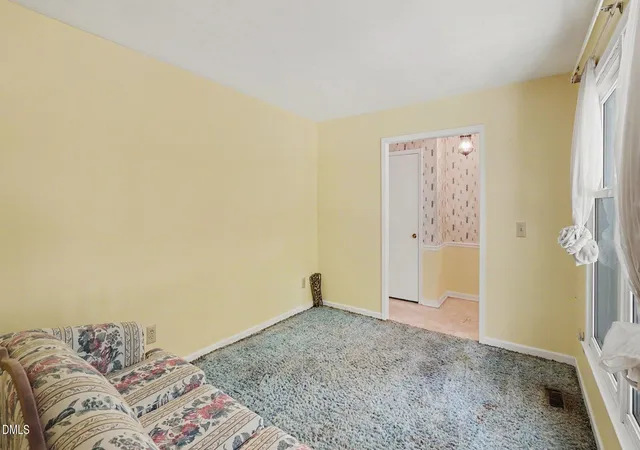 Photo 4 of Single family home for sale at 1240 Castlegate Ct, Winston Salem, NC 27103 | MLS# 10198301 | Listing updated on 2026-10-26