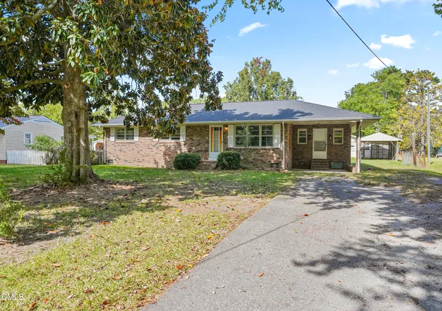 Photo 2 of Single family home for sale at 1702 Preston Dr, Tarboro, NC 27886 | MLS# 10198205 | Listing updated on 2026-10-27