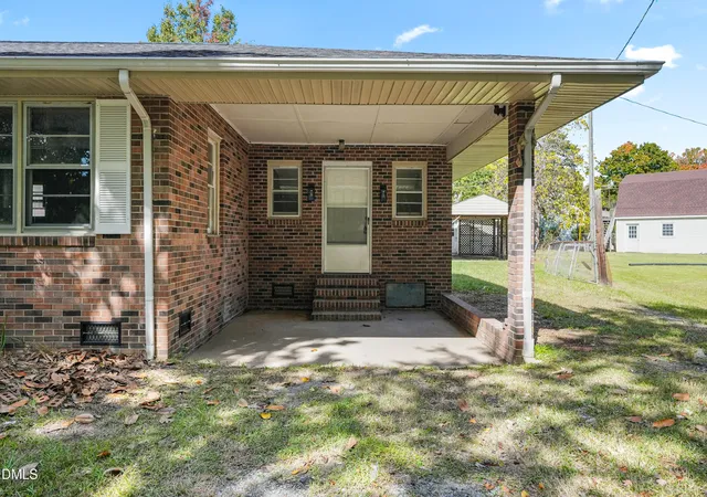 Photo 3 of Single family home for sale at 1702 Preston Dr, Tarboro, NC 27886 | MLS# 10198205 | Listing updated on 2026-10-27
