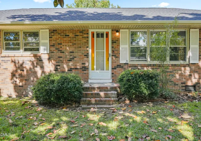 Photo 4 of Single family home for sale at 1702 Preston Dr, Tarboro, NC 27886 | MLS# 10198205 | Listing updated on 2026-10-27