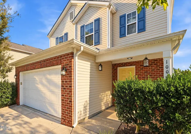 Photo 2 of Single family home for sale at 1006 Collington Dr, Mebane, NC 27302 | MLS# 10198724 | Listing updated on 2026-10-25