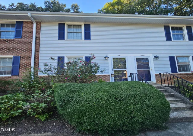 Townhouse for sale at 1142 Nottingham Cir, Cary, NC 27511 | MLS# 10198824