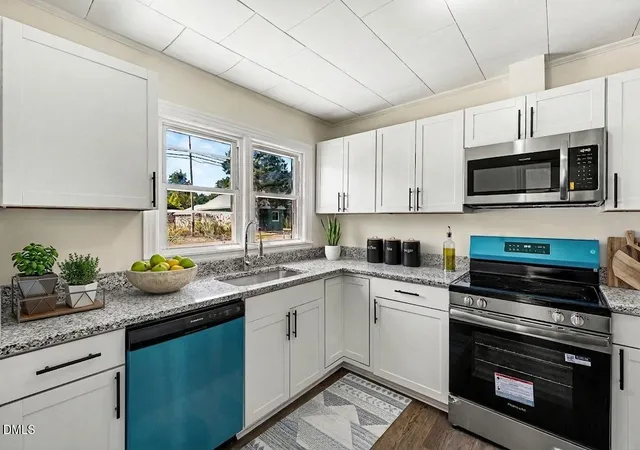 Photo 1 of Single family home for sale at 1009 W New Hampshire Ave, Southern Pines, NC 28387 | MLS# 10198816 | Listing updated on 2026-10-28