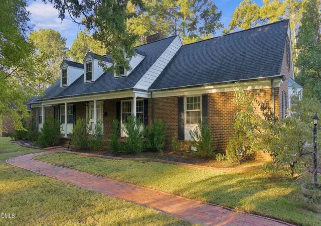 Photo 3 of Sale Pending at 209 Brentwood Dr N, Wilson, NC 27893 | MLS# 10198858 | Listing updated on 2026-10-20