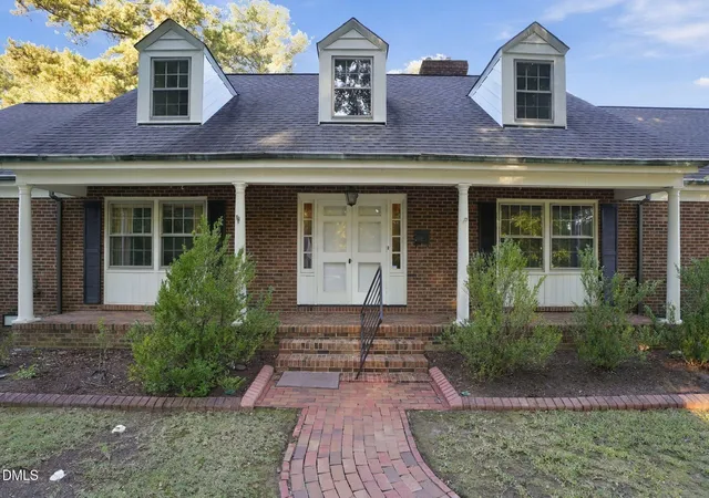 Photo 4 of Sale Pending at 209 Brentwood Dr N, Wilson, NC 27893 | MLS# 10198858 | Listing updated on 2026-10-20