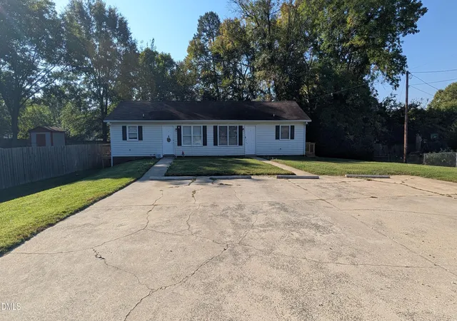 Photo 2 of Sale Pending at 327 E Parker St, Graham, NC 27253 | MLS# 10198974 | Listing updated on 2026-10-27