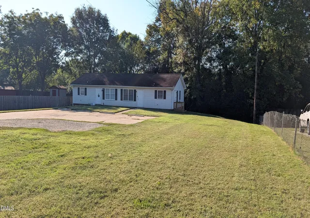 Photo 3 of Sale Pending at 327 E Parker St, Graham, NC 27253 | MLS# 10198974 | Listing updated on 2026-10-27