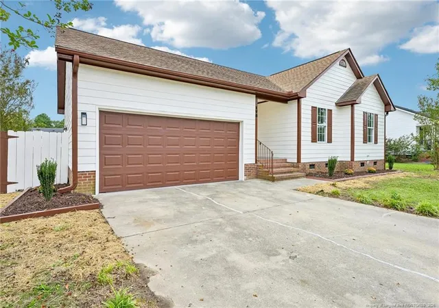 Photo 2 of Sale Pending at 172 Mix Trl Ln, Raeford, NC 28376 | MLS# 771100 | Listing updated on 2026-10-27