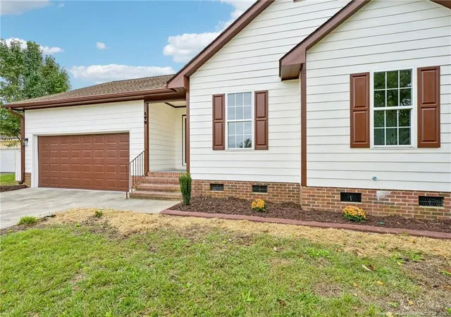 Photo 3 of Sale Pending at 172 Mix Trl Ln, Raeford, NC 28376 | MLS# 771100 | Listing updated on 2026-10-27