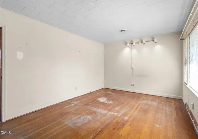 Photo 4 of Sale Pending at 126 Andrews Ave, Graham, NC 27253 | MLS# 10199012 | Listing updated on 2026-10-23