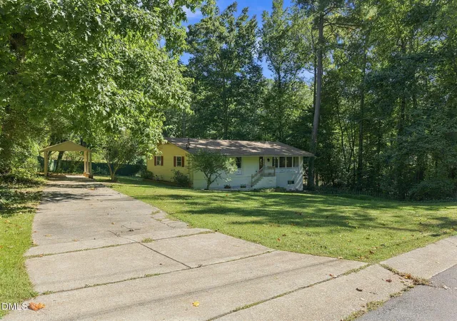 Photo 2 of Single family home for sale at 5812 Deblyn Ave, Raleigh, NC 27612 | MLS# 10199122 | Listing updated on 2026-10-28