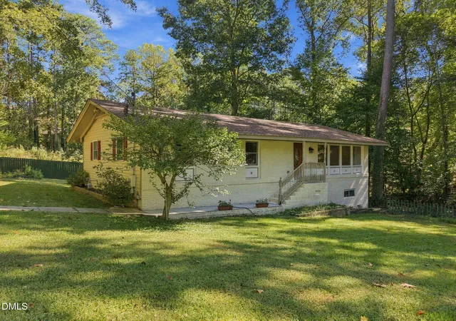 Photo 4 of Single family home for sale at 5812 Deblyn Ave, Raleigh, NC 27612 | MLS# 10199122 | Listing updated on 2026-10-28