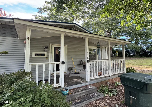 Photo 1 of Single family home for sale at 218 S 10th Street, Mebane, NC 27302 | MLS# 10199276 | Listing updated on 2026-10-20