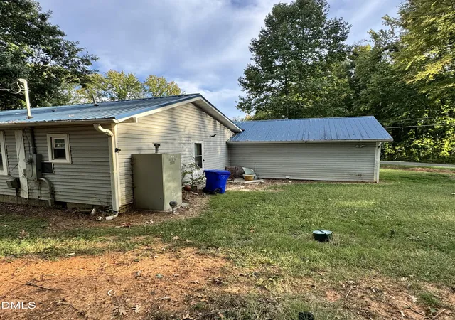 Photo 2 of Single family home for sale at 218 S 10th Street, Mebane, NC 27302 | MLS# 10199276 | Listing updated on 2026-10-20