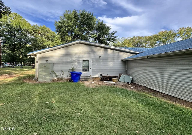 Photo 3 of Single family home for sale at 218 S 10th Street, Mebane, NC 27302 | MLS# 10199276 | Listing updated on 2026-10-20