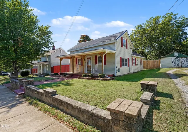 Photo 4 of Single family home for sale at 714 Montgomery St, Reidsville, NC 27320 | MLS# 10199462 | Listing updated on 2026-10-26