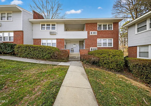 Photo 1 of Condo for sale at 827 Daniels St #D, Raleigh, NC 27605 | MLS# 10200197 | Listing updated on 2026-10-25