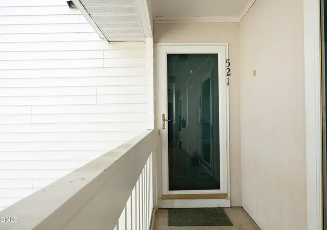 Listing Photo 2 - Condo for sale in building located at 521 Renshaw Ct, Cary, NC 27518