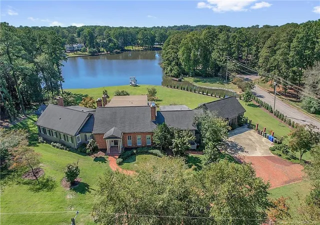 Photo 1 of Mansion for sale at 400 Forest Lake Rd, Fayetteville, NC 28305 | MLS# 771329 | Listing updated on 2026-10-22