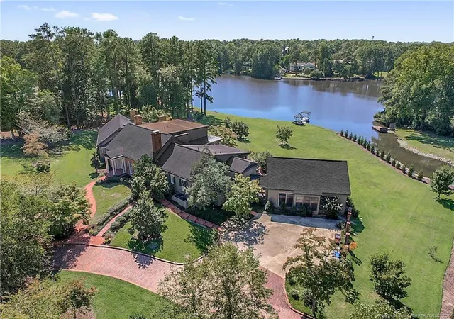 Photo 2 of Mansion for sale at 400 Forest Lake Rd, Fayetteville, NC 28305 | MLS# 771329 | Listing updated on 2026-10-22