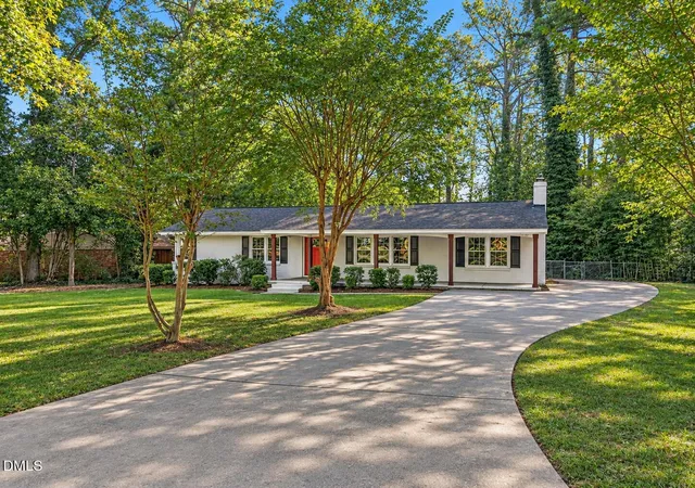 Photo 2 of Sale Pending at 2950 Glenridge Dr, Raleigh, NC 27604 | MLS# 10199901 | Listing updated on 2026-10-28