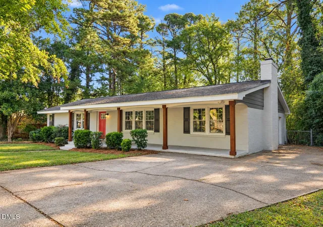 Photo 3 of Sale Pending at 2950 Glenridge Dr, Raleigh, NC 27604 | MLS# 10199901 | Listing updated on 2026-10-28