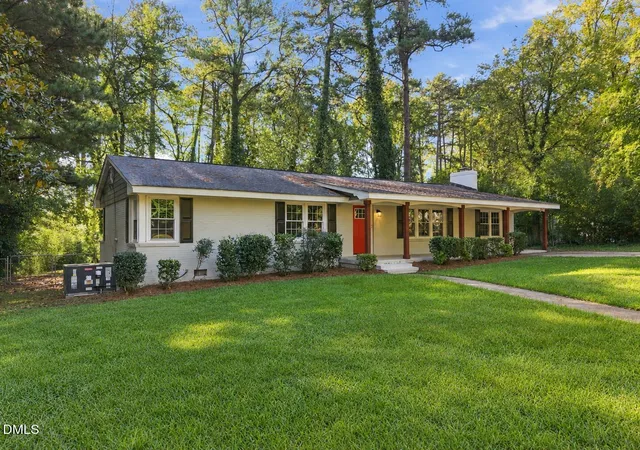 Photo 4 of Sale Pending at 2950 Glenridge Dr, Raleigh, NC 27604 | MLS# 10199901 | Listing updated on 2026-10-28