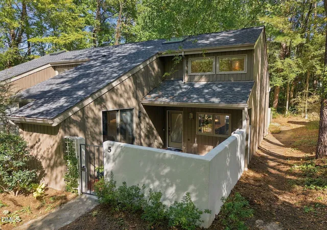 Photo 1 of Townhouse for sale at 5 Banstead Pl, Chapel Hill, NC 27517 | MLS# 10199843 | Listing updated on 2026-10-27
