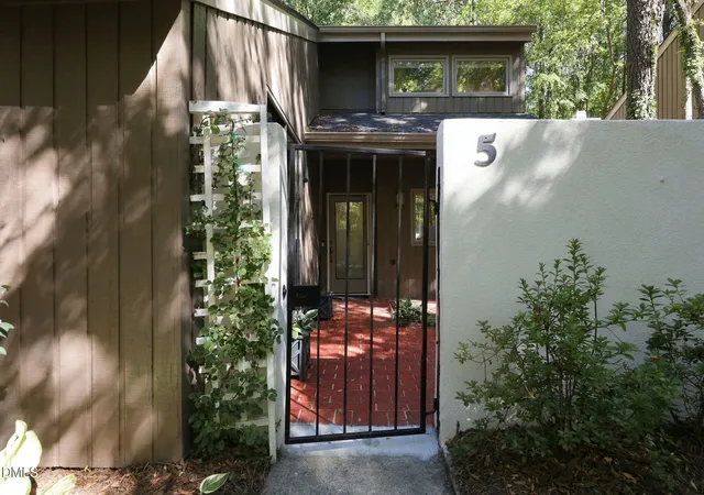 Photo 2 of Townhouse for sale at 5 Banstead Pl, Chapel Hill, NC 27517 | MLS# 10199843 | Listing updated on 2026-10-27