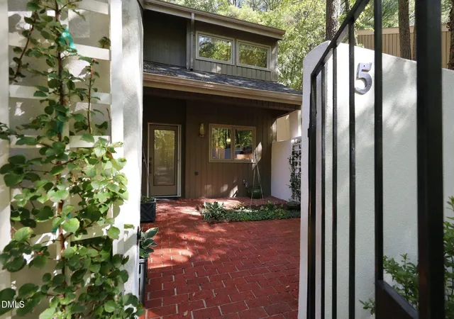 Photo 3 of Townhouse for sale at 5 Banstead Pl, Chapel Hill, NC 27517 | MLS# 10199843 | Listing updated on 2026-10-27