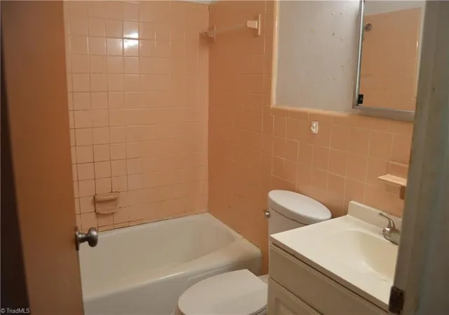 Photo 3 of Sale Pending at 102 Lassiter Dr, High Point, NC 27265 | MLS# 1233884 | Listing updated on 2026-09-12